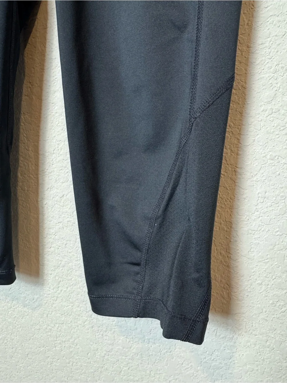 Nike Pro Dri-FIT Black Cropped Leggings White Swoosh Mesh Hem Gym Women’s M